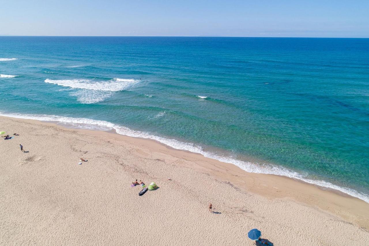 Residenza Pierre Et Vacances Badus Badesi Bagian luar foto