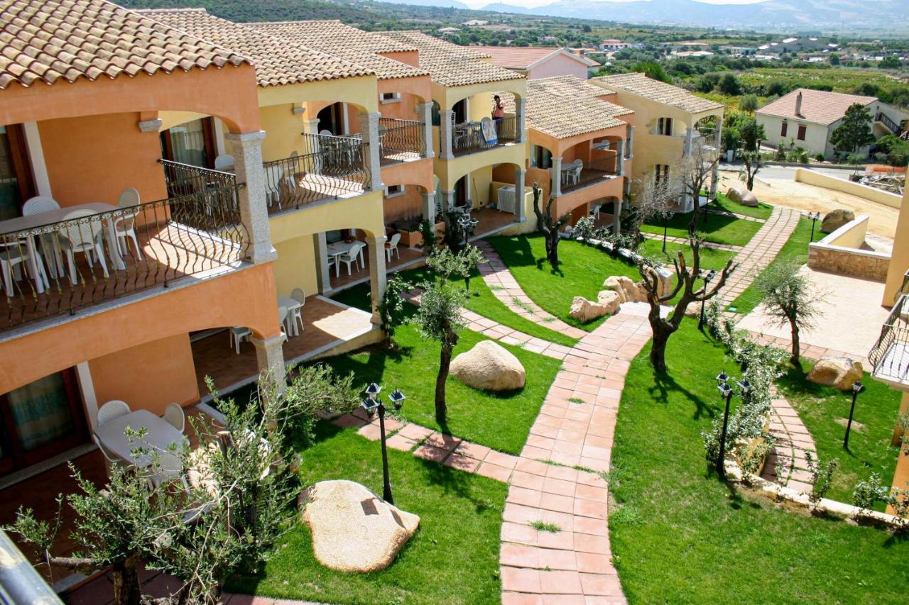 Residenza Pierre Et Vacances Badus Badesi Bagian luar foto