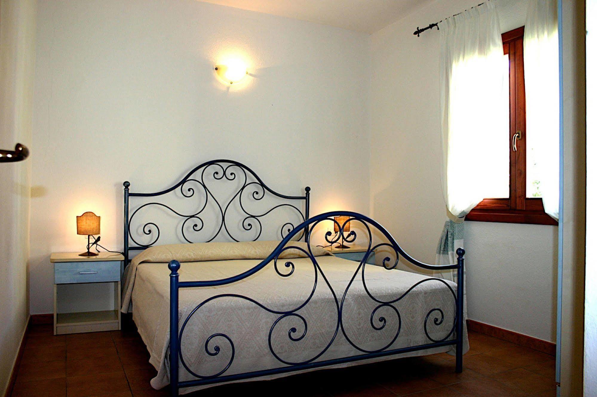 Residenza Pierre Et Vacances Badus Badesi Bagian luar foto