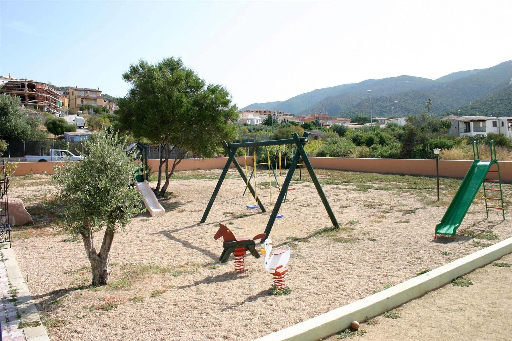 Residenza Pierre Et Vacances Badus Badesi Bagian luar foto